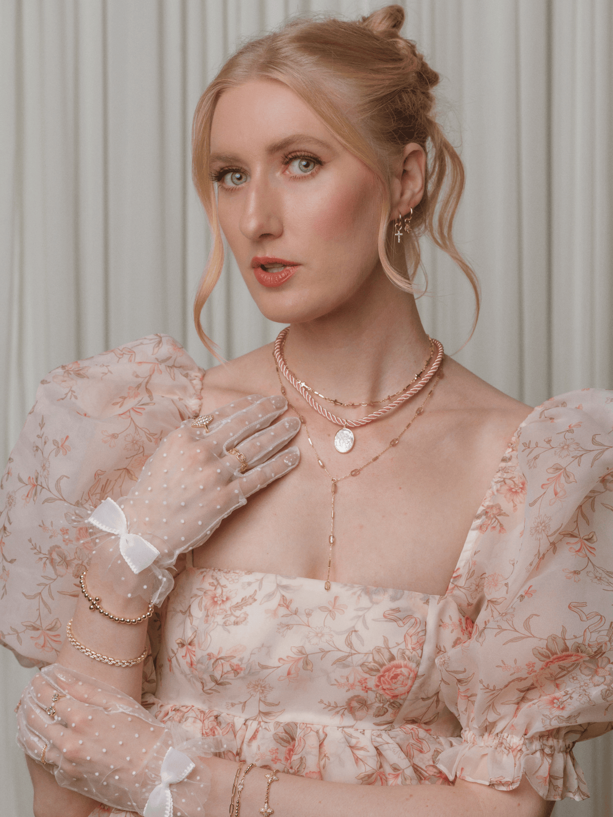 Daphne Cameo Rope Necklace Rose