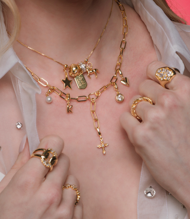 Glam, Cozy, or Classic: Style Your Jewelry for Christmas Look