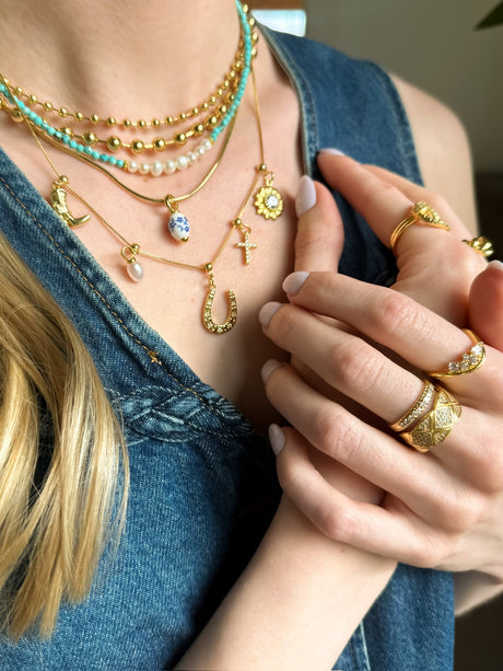 Minimalist Jewelry Gifts That Fit the Warm Thanksgiving Aesthetic