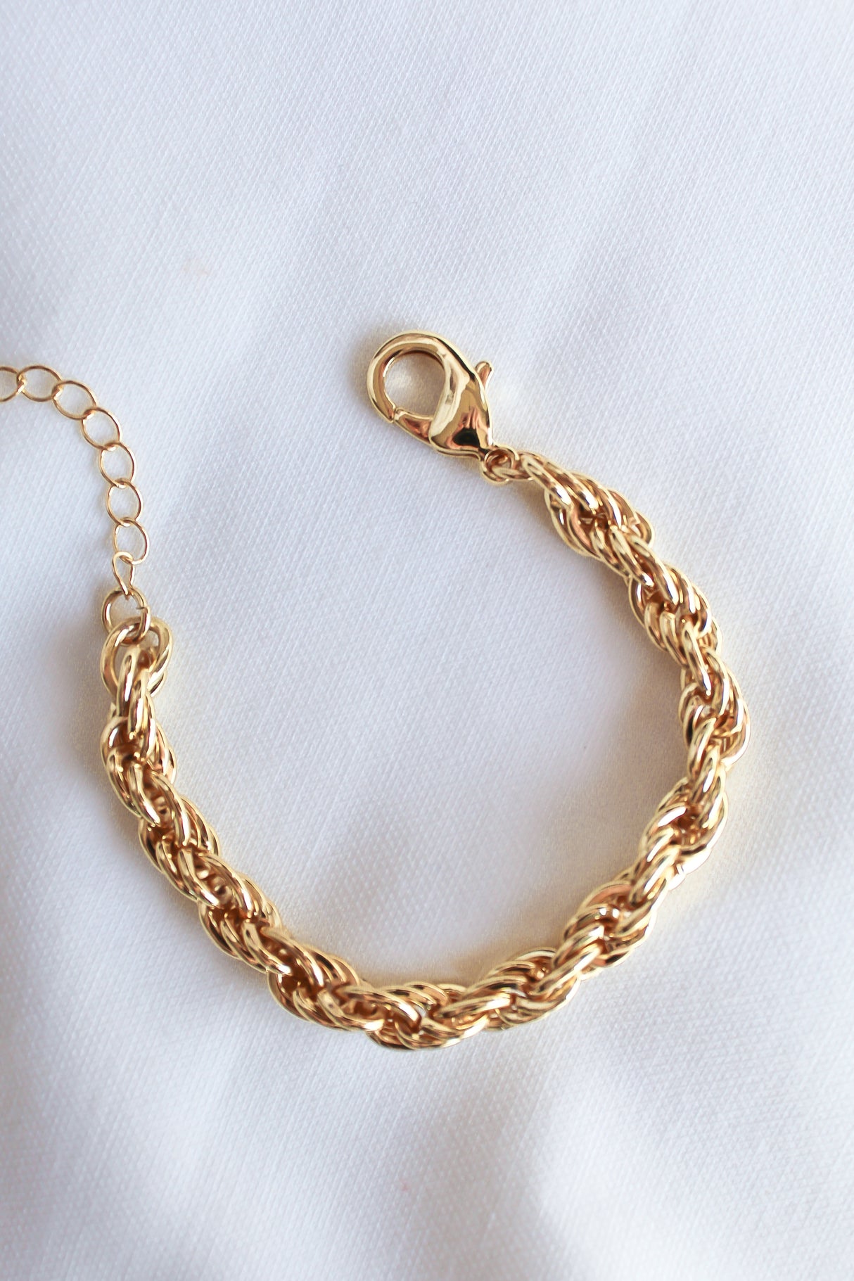 The Yacht Bracelet by Kinsey Designs features a 6.5" gold-filled rope chain with a lobster clasp, showcased on white fabric—an ideal sample sale find.